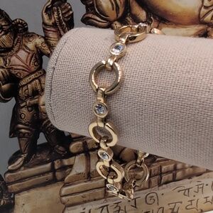 Signed Avon circle chain link bracelet in excellent condition
